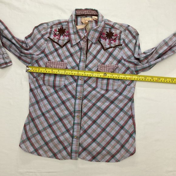 Andaze Co. Womens Western Plaid Shirt Embroidered Floral Accents Medium - Picture 6 of 7
